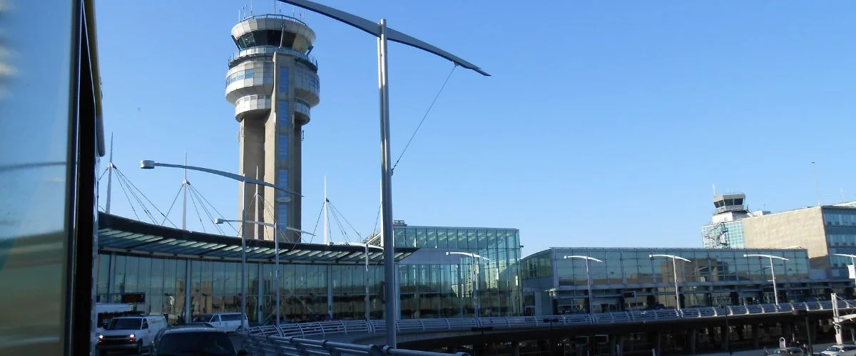 Air Wisconsin Airline YUL Terminal