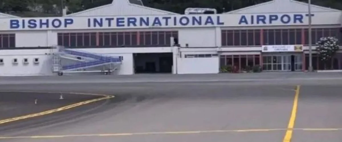 United Airlines FNT Terminal