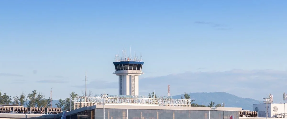 United Airlines SAL Terminal